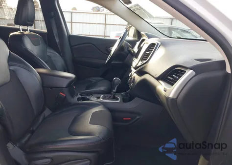 2015 Jeep Cherokee Trailhawk from USA, damaged, VIN 1C4PJMBB2FW770174